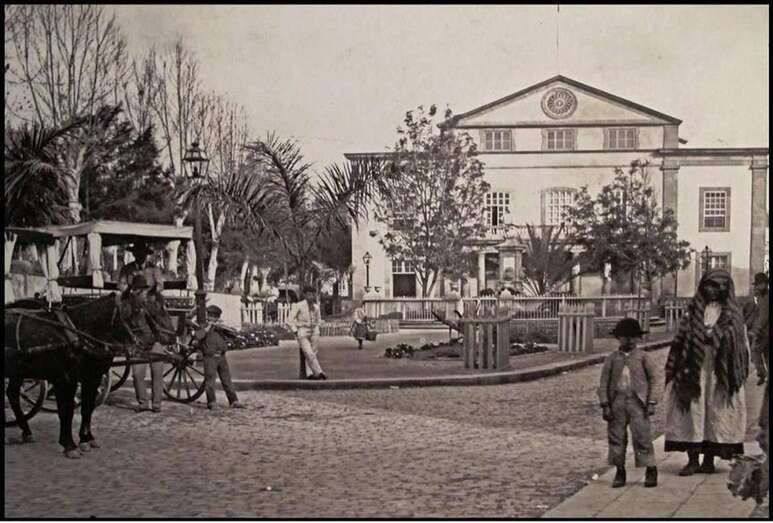 Imagen antigua del Gabinete Literario (Foto cedida por Manuel Herrera)